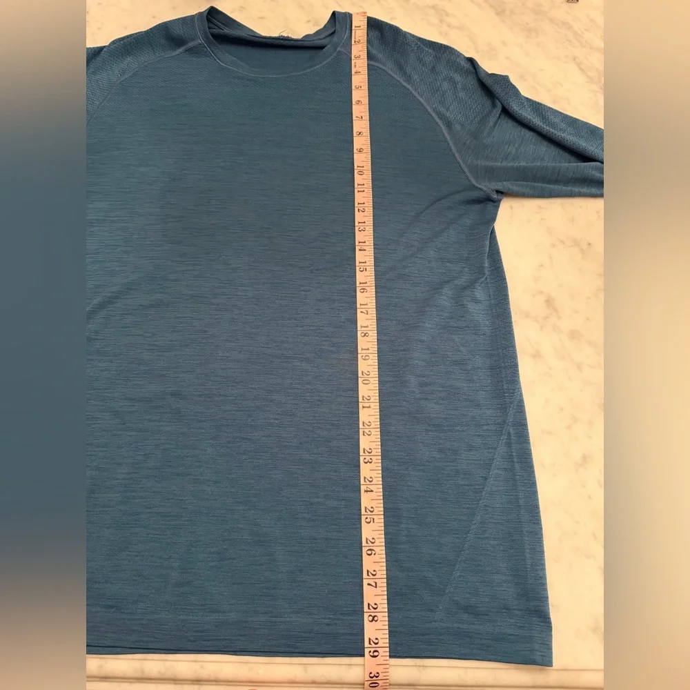Pair of 2 lululemon men’s long sleeve tshirts - Picture 11 of 13